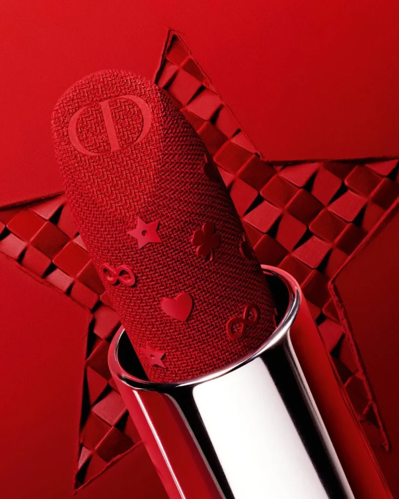Rouge à lèvres Dior The Lucky Lipstick avec étoile porte-bonheur gravée