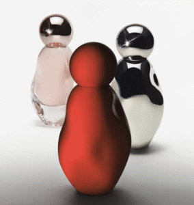 Les trois parfums de la collection Cosmic Universe de Kylie Cosmetics aux flacons sculpturaux