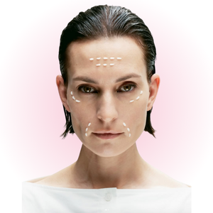 Concentré local tenseur Typology appliqué sur les rides d’expression du visage