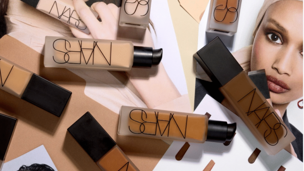 Flacons du fond de teint NARS Natural Matte Longwear Foundation fini mat longue tenue