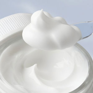 Texture onctueuse du masque de nuit réparateur Skin and Out